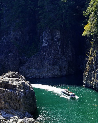 「瀞峽のウォータージェット船」熊野・新宮・十津川にまたがる瀞峽