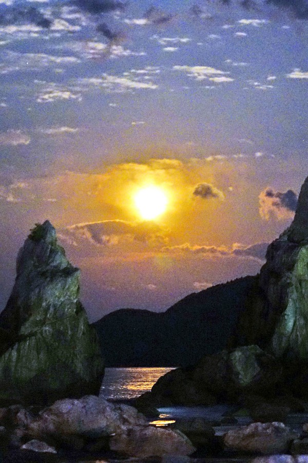 「月明かりの橋杭岩」串本町橋杭岩