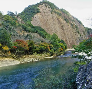 古座川と一枚岩